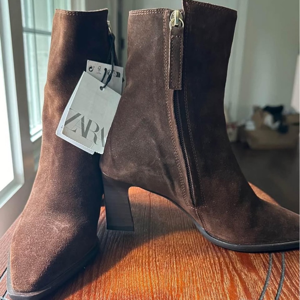 NWT Zara Women's Brown Suede Boots